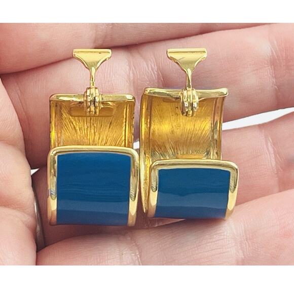 Vintage Signed Monet Blue Enamel Gold Tone Hoop Clip On Earrings 80s Retro Wide - Picture 7 of 9